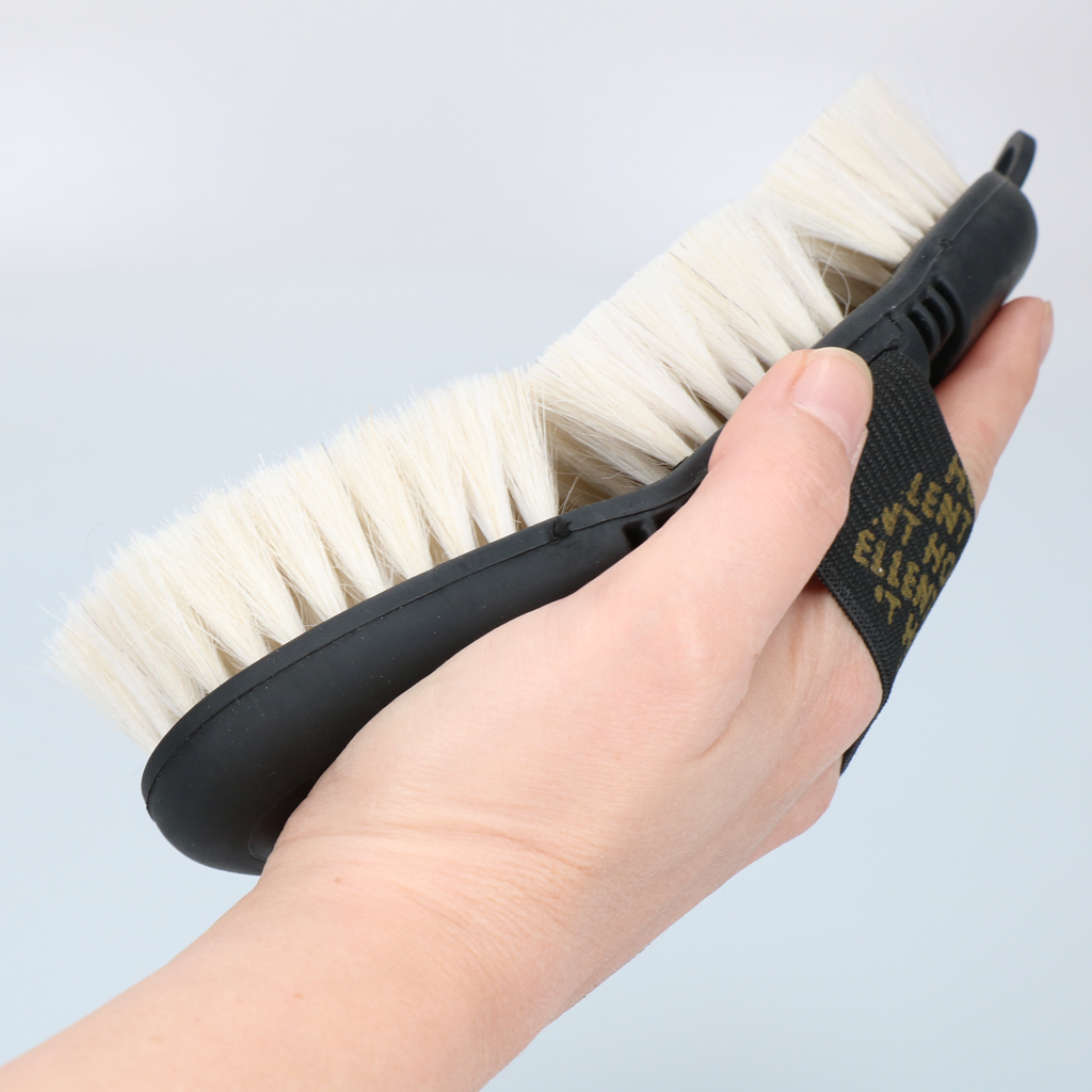 Excellent Horse Flexi Brush Shine